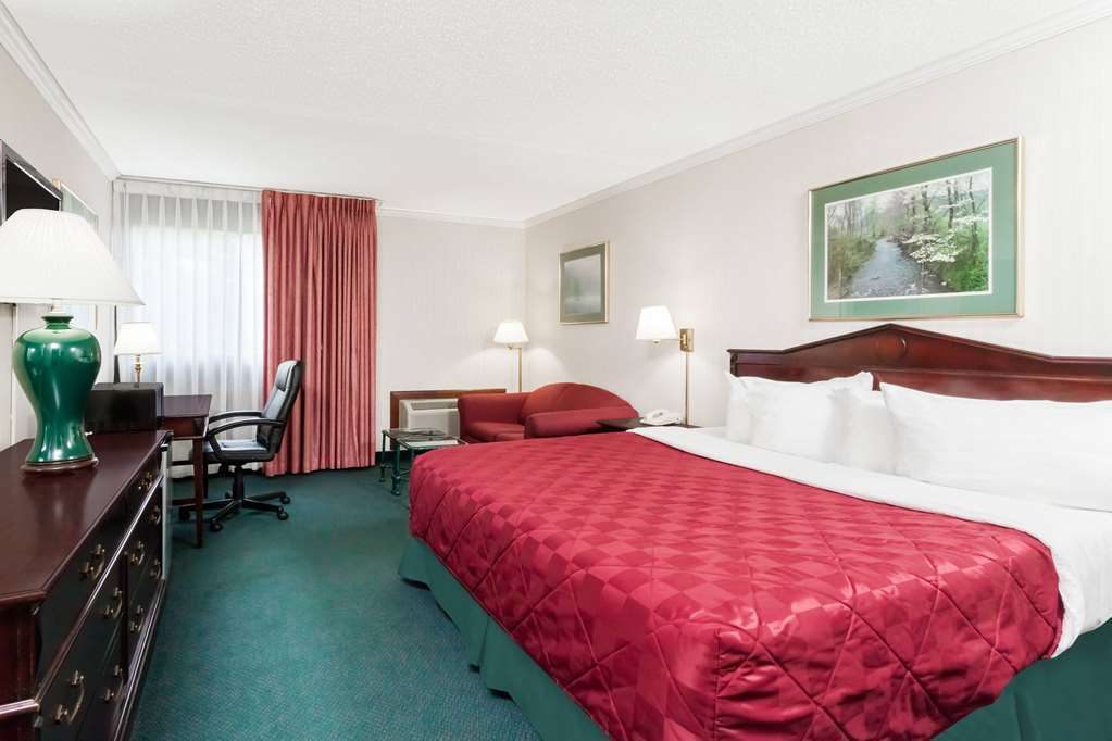 Baymont By Wyndham Queensbury/Lake George Bagian luar foto