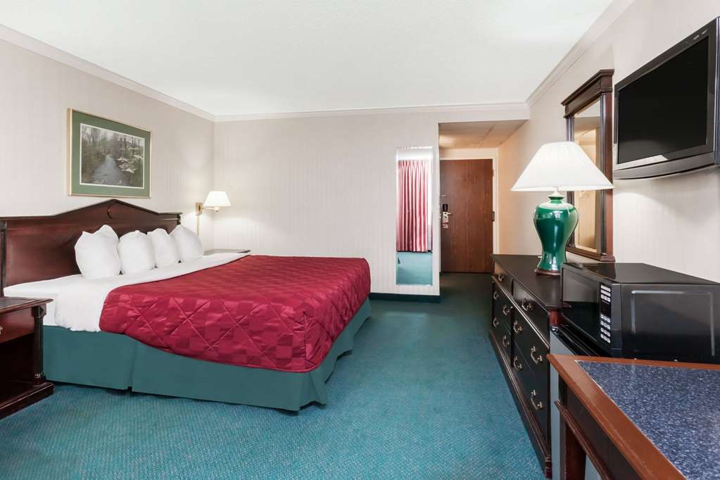 Baymont By Wyndham Queensbury/Lake George Bagian luar foto